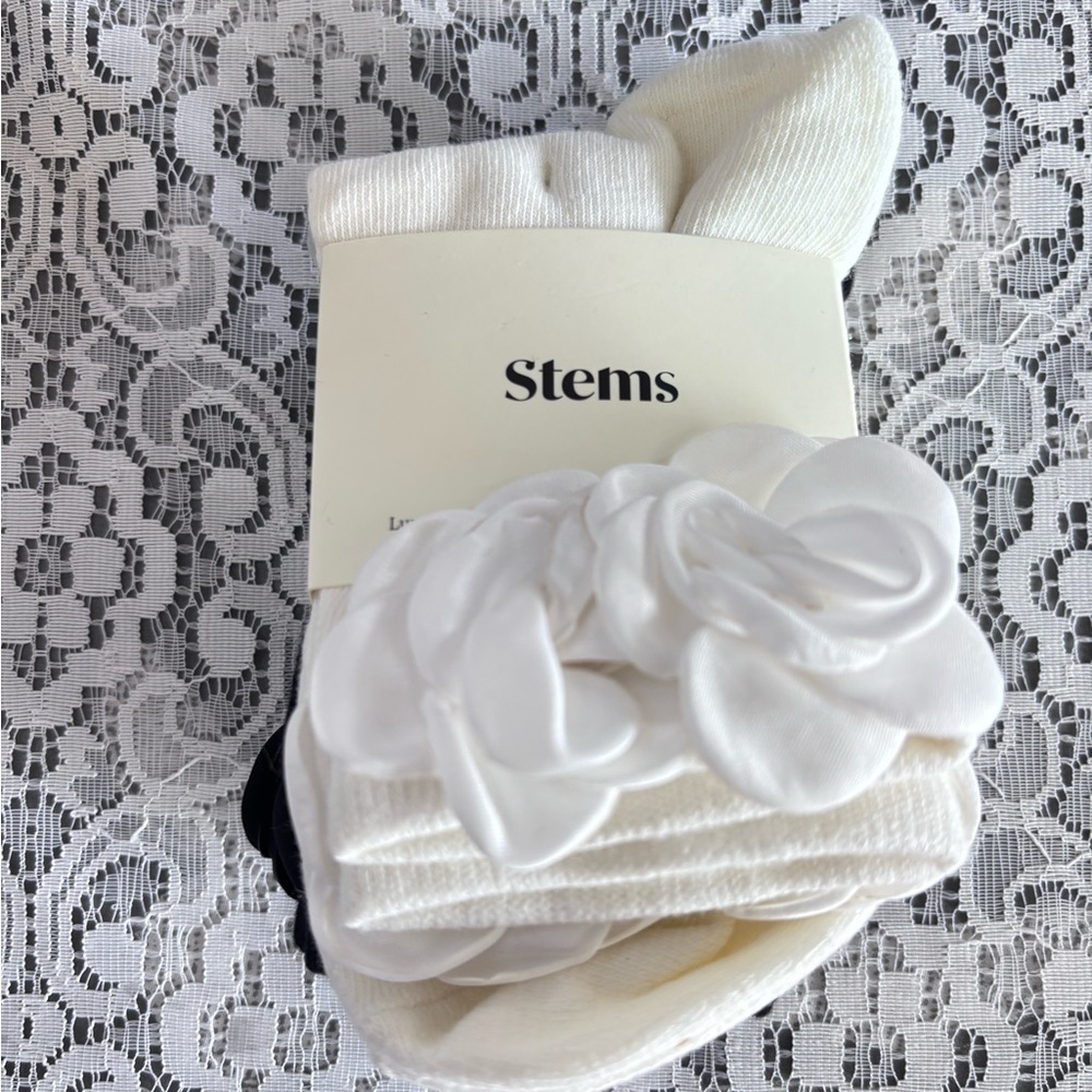 2pk White & Black Floral Socks